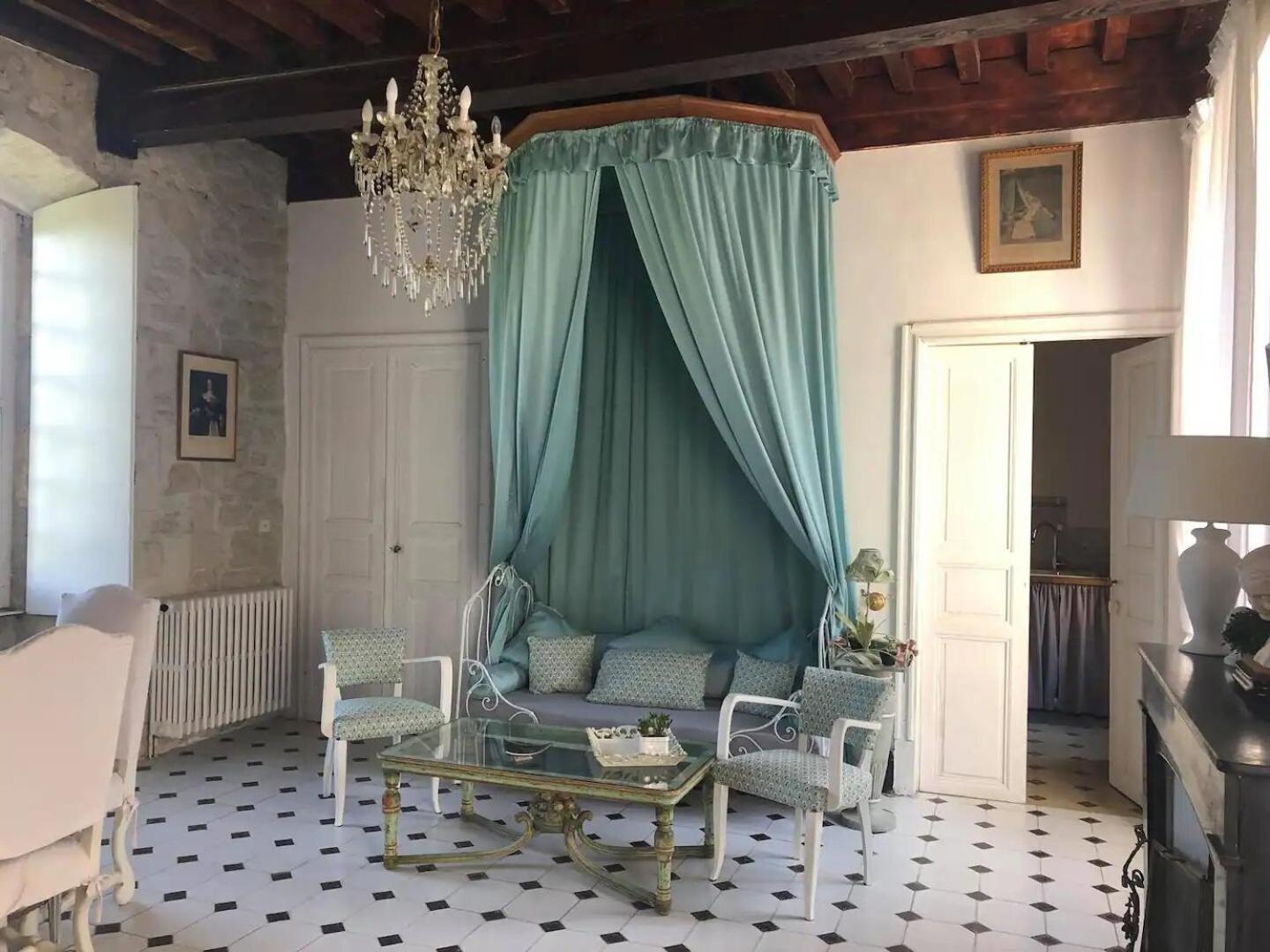 Appartement Spacieux Avec Deux Chambres Au Chateau Valence  Esterno foto