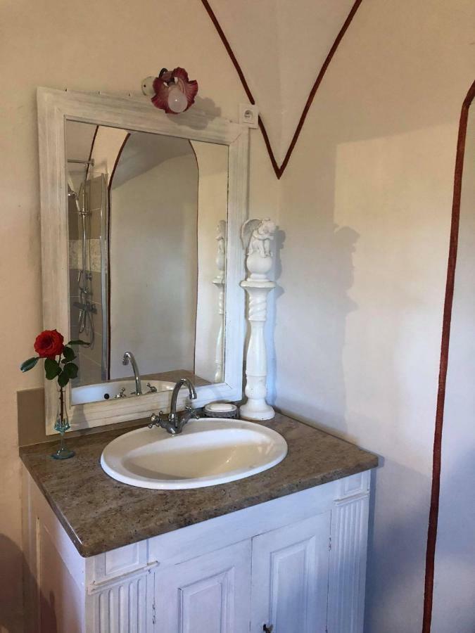 Appartement Spacieux Avec Deux Chambres Au Chateau Valence  Esterno foto